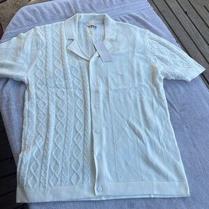 Men’s light weight sweater shirt button down, cream size large.